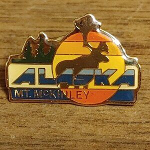 RETRO Alaska Mt. McKinley PIN Mt. Denali SKI Gold Tone